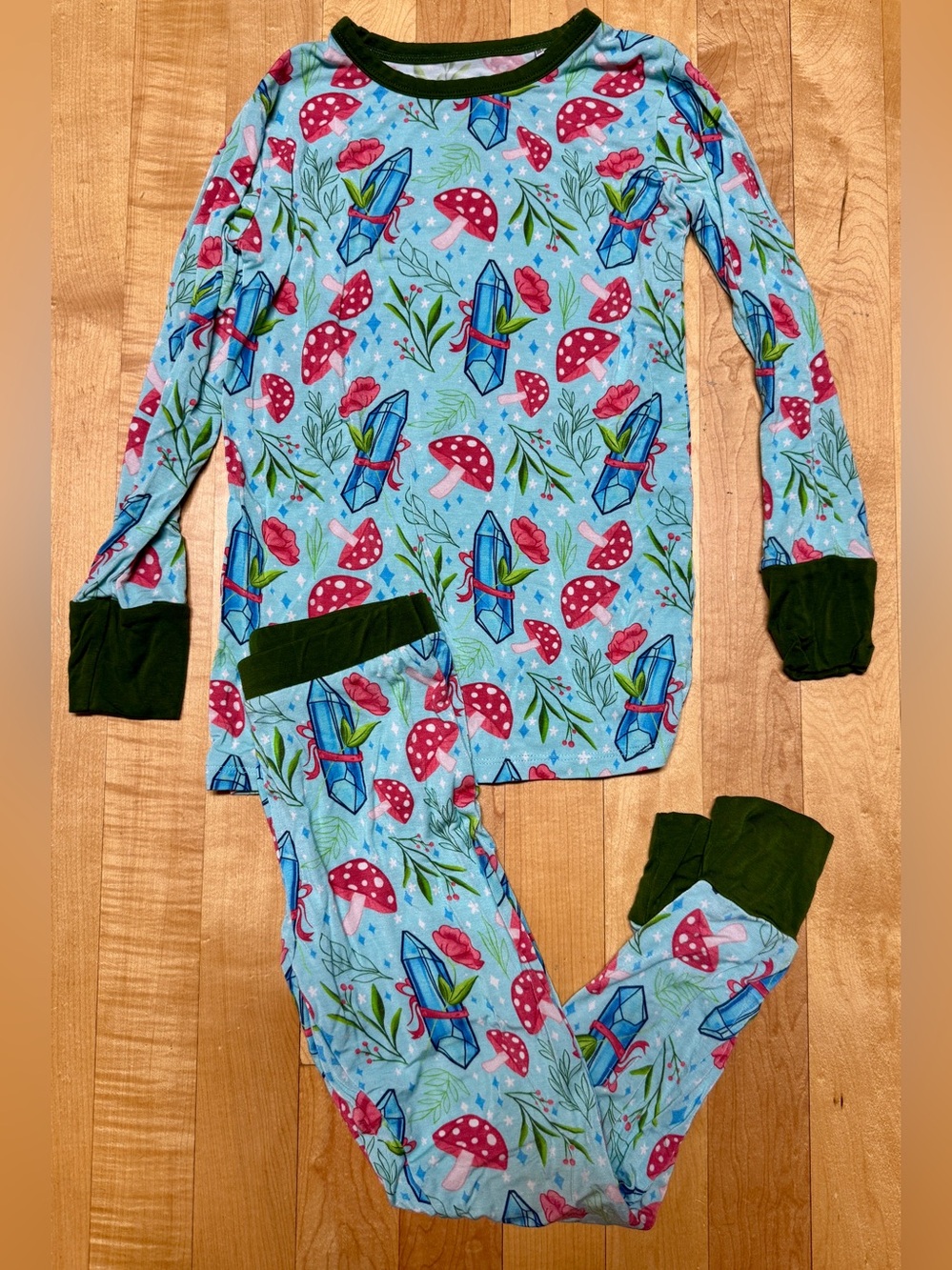 The Twisted Lily bamboo 2-piece pajamas 5/6 witchy mushrooms and crystals